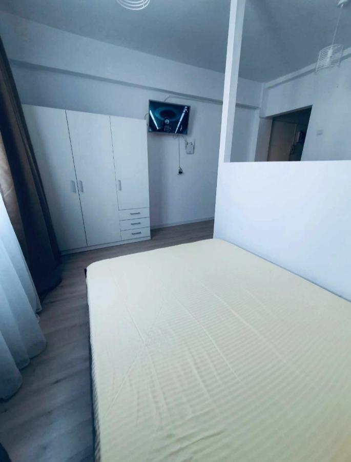 Garsoniera Craiova Centru Apartment Bagian luar foto