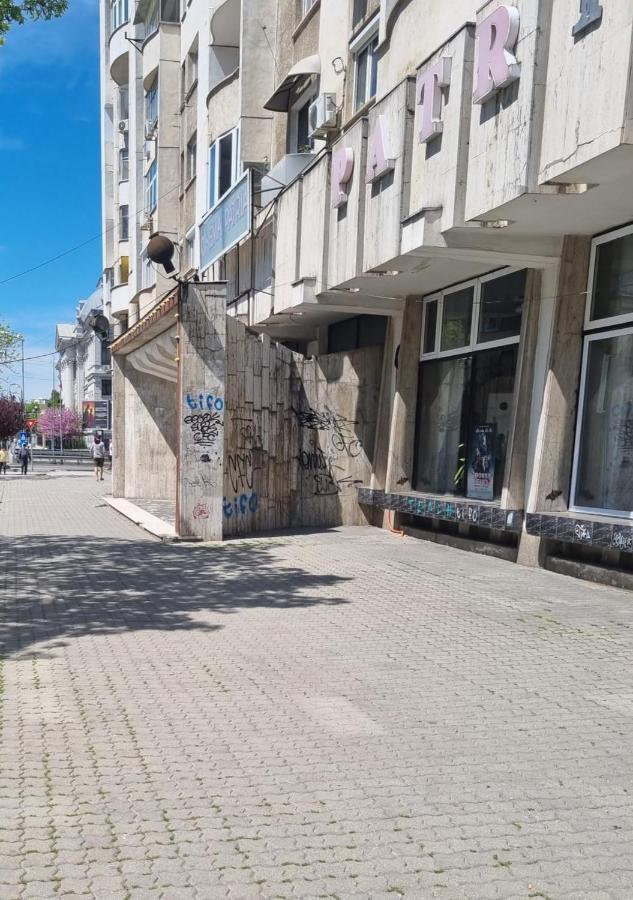 Garsoniera Craiova Centru Apartment Bagian luar foto